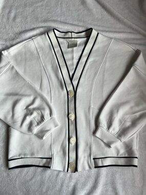 Varley Decker Off Court V-Neck Button Cardigan with Navy Trim